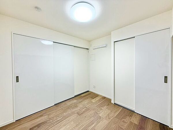 過ぎ行く時間をゆったりと感じることができる落ち着いたお部屋。プライベートな時間を満喫できます。