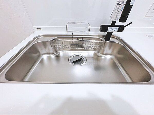 キレイなお水がいつでも安心して飲める浄水器付。