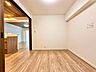 子供部屋：ナチュラルカラーのフローリングのお部屋は、温かみを感じさせリラックスをもたらす効果があります。