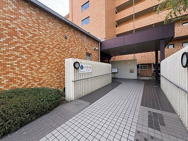 外と内をつなぐエントランスは、まさに顔となる場所。シンプルながらも上質な空間を作り出します。