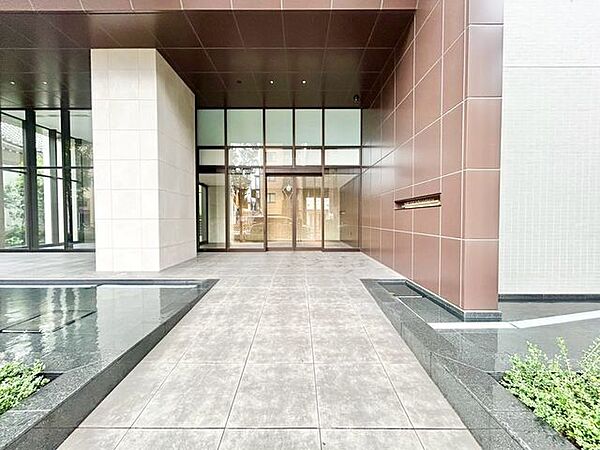 帰宅される方や、訪れる方を優しく迎える・安らぎに満ちた生活空間を予感させてくれます。
