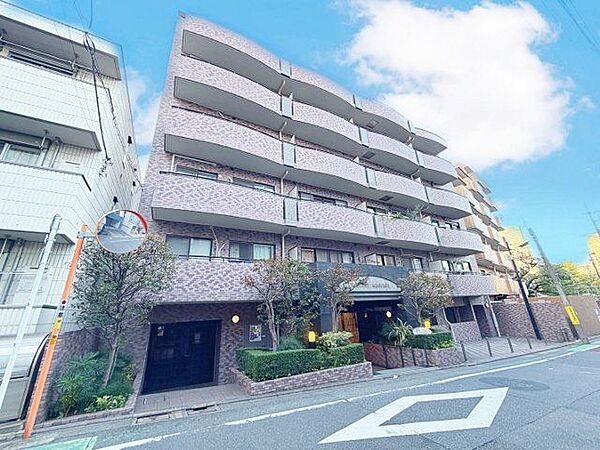 住まいは明日へのエネルギーを養うオアシスだとすれば、元気のでる存在でなければなりません。（空の加工を生成AIで行っています）