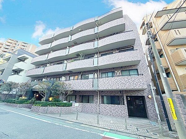 流行に左右されず、将来にわたって価値が継続する「上質」な佇まい。（空の加工を生成AIで行っています）