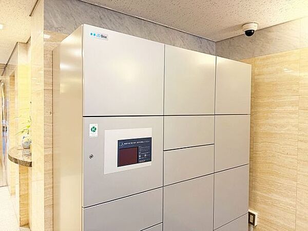 宅配ＢＯＸ。お仕事やお出かけで荷物が受け取れない時も大変便利です。