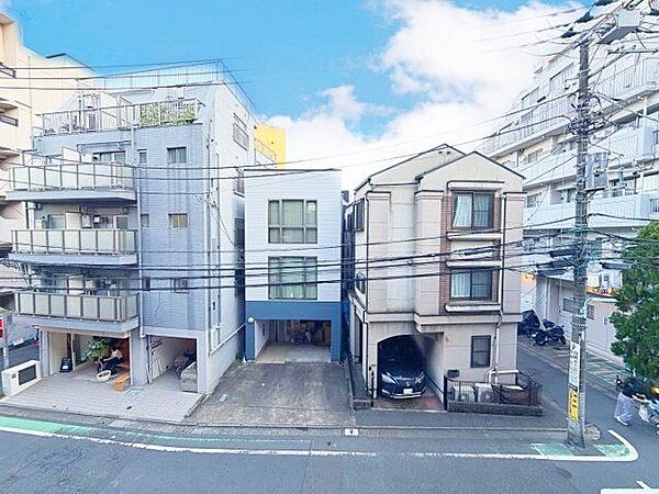 さまざまな表情の景色を眺めながら、くつろぎのひと時をお過ごし頂けます。（空の加工を生成AIで行っています）
