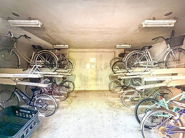 敷地内駐輪場。