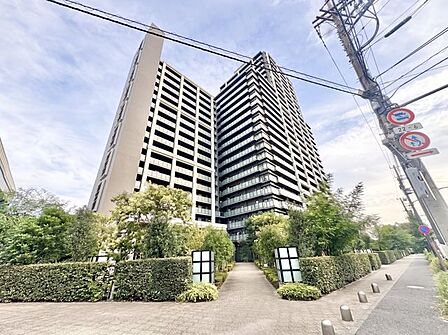 時の流れと共に魅力が深まった外観は、やすらぎ感と上質感を演出します。