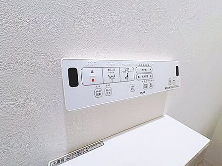 トイレのウォシュレットリモコン。充実の機能が備わっています。