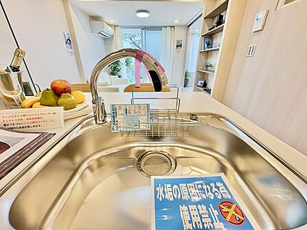 キレイなお水がいつでも安心して飲める浄水器付。