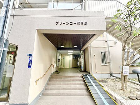 お住まいの顔となる玄関。様々なシーンで違った魅力的な表情を見せてくれます。