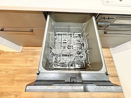ビルトイン食洗機は、節水や節電機能も充実して家事の手助けをしてくれます。