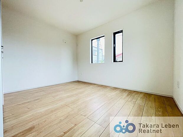 洋室約6.5帖:1日の疲れを癒し、心地よく寛げるようゆったりとした広さを確保しています。