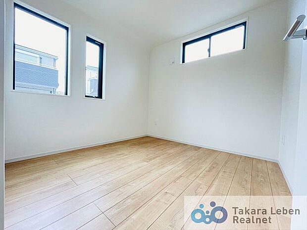 洋室約4.5帖:お子さまのお部屋や、集中して作業をする際のお部屋などとして活用できます。