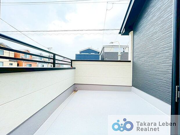 十分な広さを確保したバルコニーは陽当り・通風大変良好です。