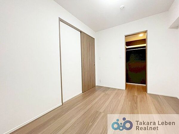 洋室約4.5帖：お子さまのお部屋や、集中して作業をする際のお部屋などとして活用できます。