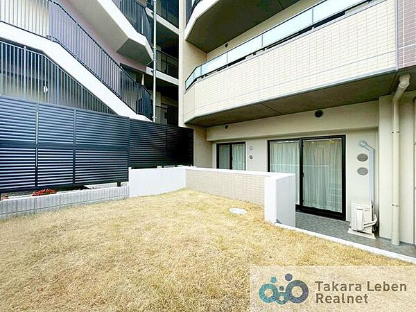 ガーデニングなどが楽しめる専用庭付き。