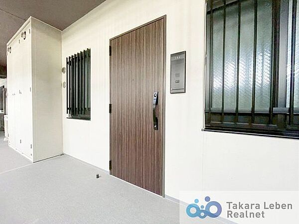 共用廊下(玄関扉外側)