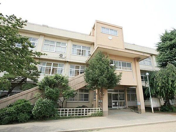 さいたま市立北浦和小学校 徒歩9分。 650m