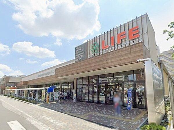 ライフ蕨駅前店 徒歩2分。 151m