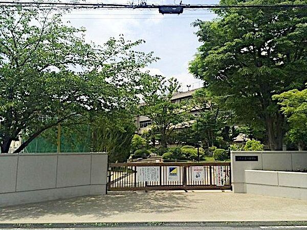 蕨市立第二中学校 徒歩20分。 1550m