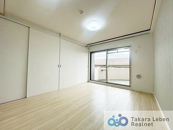 毎日のお食事やティータイム、読書やお昼寝など、なんでも受け入れてくれる自由で心地良いリビング。プライベートタイムの満足感を大きく高められる空間です。