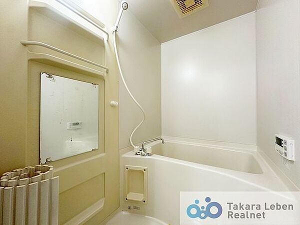ゆったり湯船に浸かりたい人も、ササっとシャワーで済ませたい人も。住まわれる方、皆が心地よくお過ごしいただけるバスルームです。