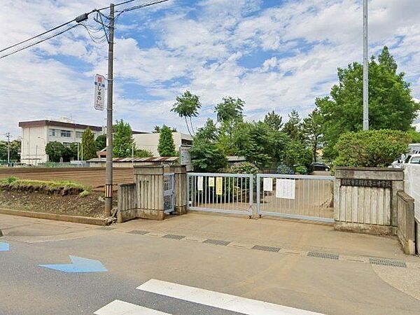 朝霞市立朝霞第二中学校 徒歩12分。 900m
