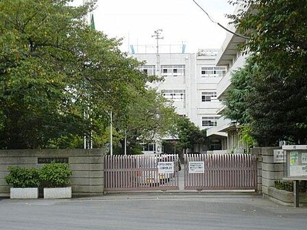 川口市立西中学校 徒歩2分。 150m