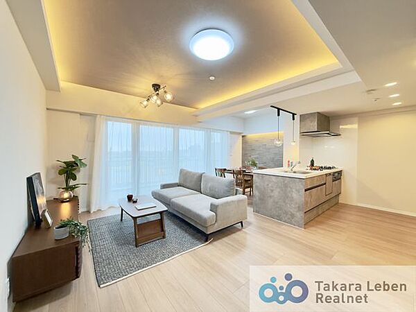 毎日のお食事やティータイム、読書やお昼寝など、なんでも受け入れてくれる自由で心地良いリビング。プライベートタイムの満足感を大きく高められる空間です。