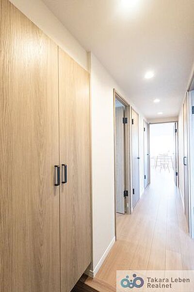 落ち着いた雰囲気の玄関は大切なお客様を迎えるのに最適です。毎日の外出や帰宅の際にも気持ちを落ち着かせてくれる空間になりそうですね。