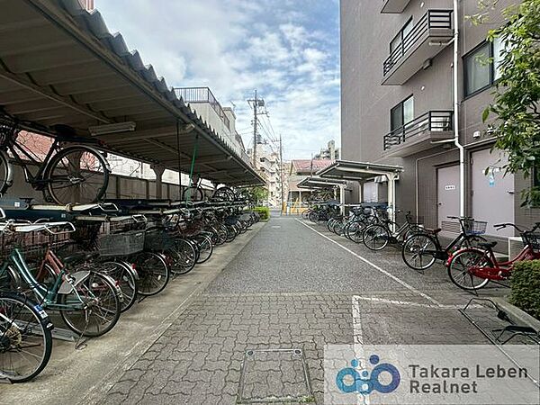 駐輪場は1台1台をきれいに止められる仕様なので、常にきれいさを保っています。