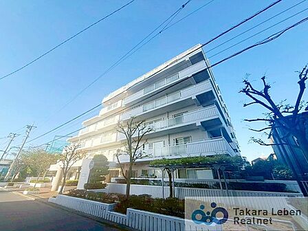 JR埼京線「南与野」駅から徒歩圏内。日当り良い閑静な立地。公園が隣接しており、開放感のある佇まいです。