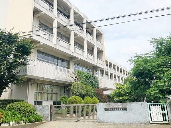 戸田市立喜沢中学校 徒歩5分。 400m