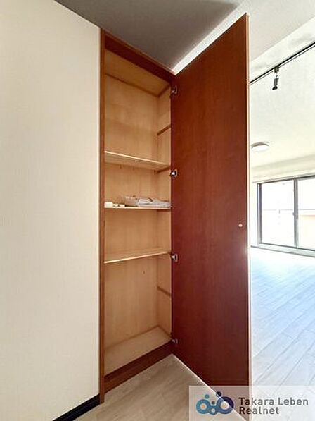 暮らしのあったら嬉しい部分に収納を用意しました。整理整頓がキープしやすい間取りです。