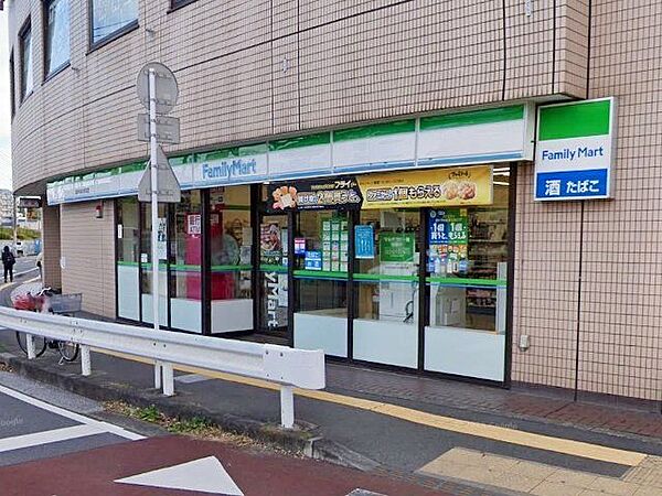 ファミリーマート柳瀬川駅前店 徒歩4分。 320m