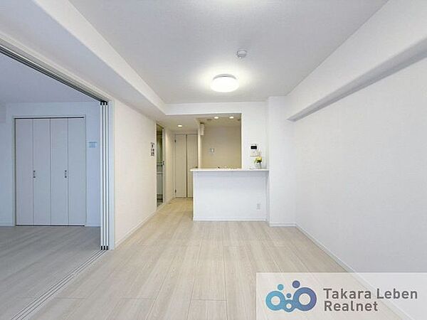 家族だけのプライベートタイムを心地よく過ごせるリビング空間。住まう方のライフスタイルを尊重し、オンリーワンの空間を創り出します。