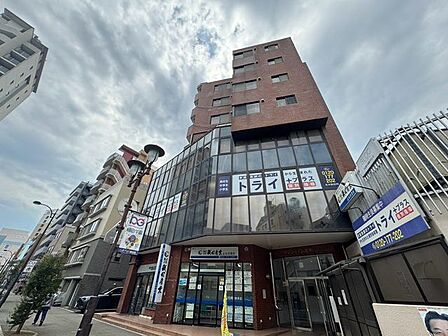 東武東上線「志木」駅徒歩4分。徒歩圏内に生活施設が揃う便利な住環境です。