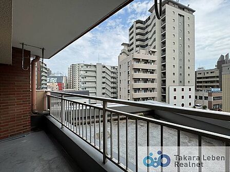 爽やかな風が吹き、採光にも恵まれてますので思わずお部屋の外へ出たくなる、そんなバルコニーです。