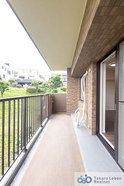 爽やかな風が吹き、採光にも恵まれてますので思わずお部屋の外へ出たくなる、そんなバルコニーです。