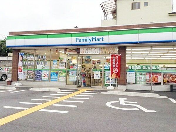 ファミリーマート朝霞膝折三丁目店 徒歩7分。 500m