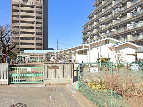 朝霞市泉水保育園 徒歩11分。 860m