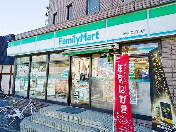 ファミリーマート小茂根二丁目店 徒歩6分。 430m