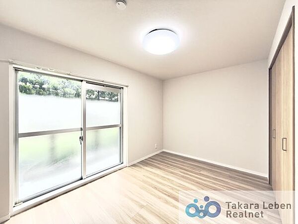 約6.1帖の洋室です。
