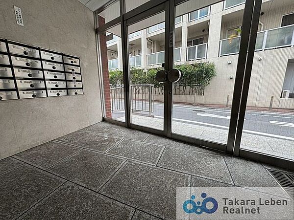 メールボックスコーナーも綺麗に整えられております。共用部分が清潔に保たれていると、マンション全体の品格が上がりますね。