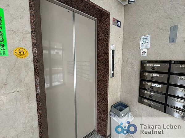 お買い物でたくさんの荷物を持っている時や、仕事でクタクタに疲れている時など、階段で1段ずつ上がるのは大変。そんな時にも便利なエレベーター付きの物件です。