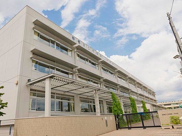 板橋区立赤塚第二中学校 徒歩9分。 708m
