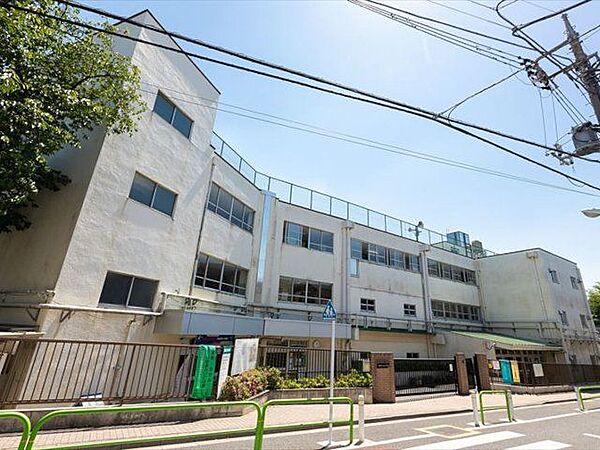板橋区立成増ケ丘小学校 徒歩6分。 792m