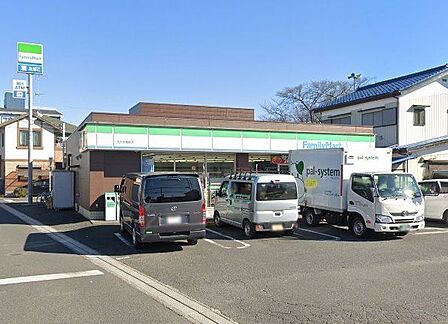 ファミリーマート大宮本郷町店 徒歩3分。 230m