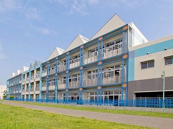 川口市立南中学校 徒歩17分。 1400m