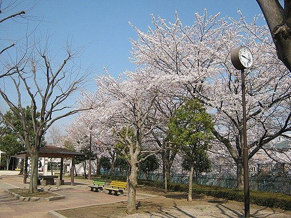 戸塚佐藤第二公園 徒歩10分。 770m